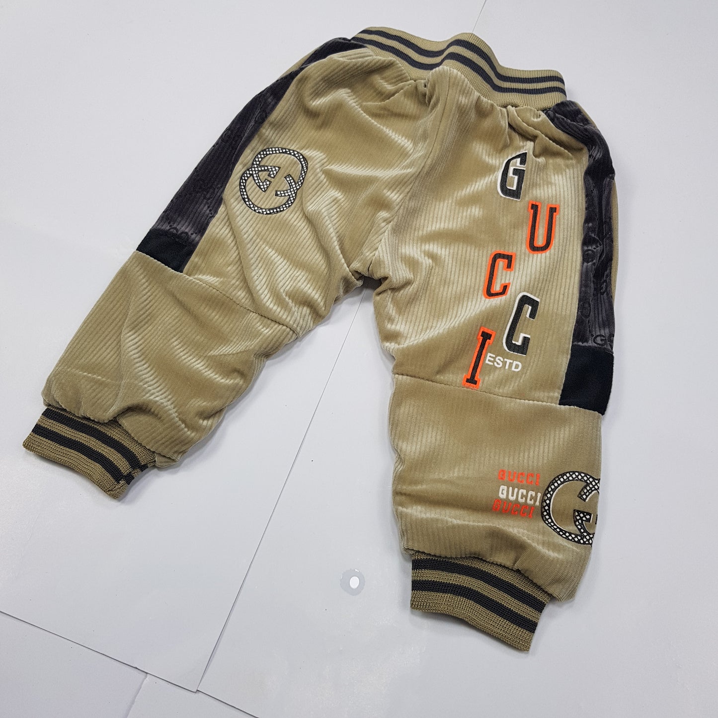 Trendy Winter Velour Hoodie and Pant Set for Toddlers - Beige with Black Accents
